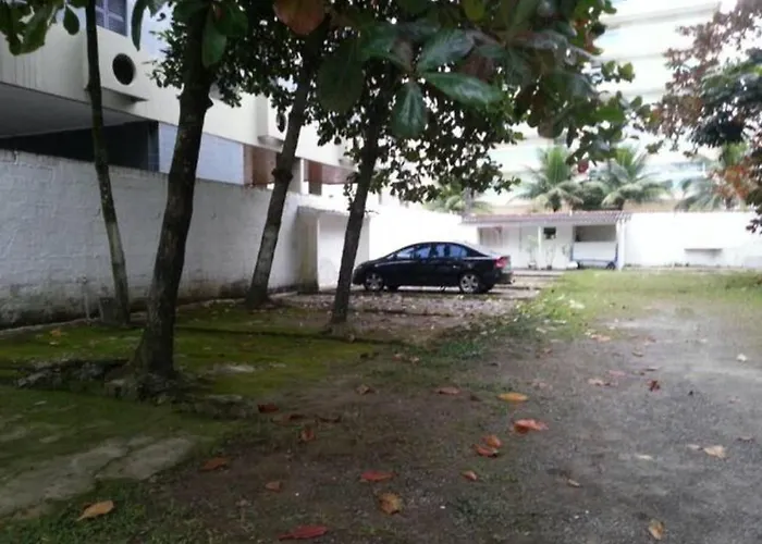 Guarujá Enseada - Apto 200m da praia - 02 dorm. Wi-fi + AR + Estacionamento